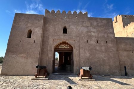 Historyczna Wycieczka po Fort Nizwa, Fort Bahla i Jabreen, Suk Nizwa